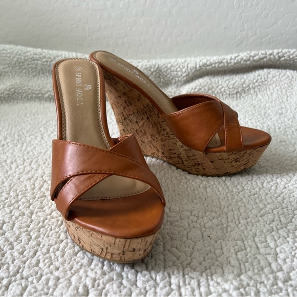 Spirit Moda Wedges - Picture 1 of 4